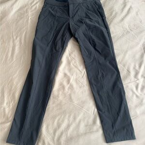 Athleta is womens green stretchy Chinos